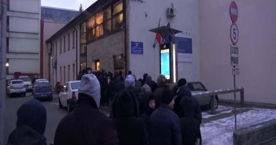 Több órát álltak sorban parkolóhelyért