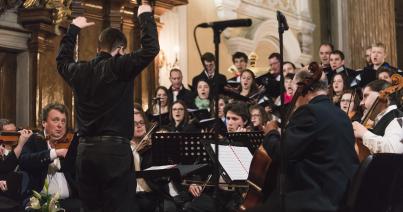 Koncert fiatal hangokkal