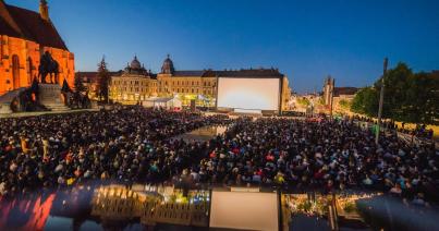 TIFF: zsúfoltságig megtelt tegnap este a Főtér