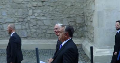 VIDEÓ - Orbán Viktor távozik a Farkas utcai templomból