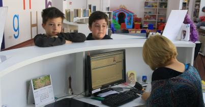 Látogatóban a Hajnal negyedi könyvtárban – a héten ingyenes a beiratkozás