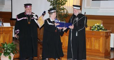 Legelső regényét is úgy írta meg, mint az utolsót
