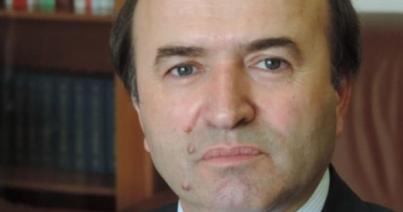 Mennie kell az igazságügyi miniszternek