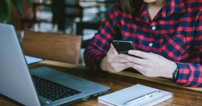 Internetfogyasztási szokások: hírolvasás kontra kapcsolattartás