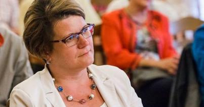 Nyilvános köszönet Horváth Annának a tanácsülésen