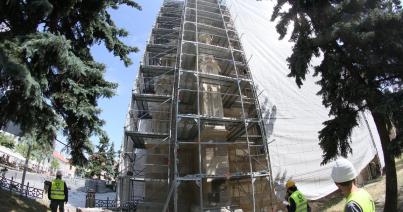 Napóra rovátkáit találták a Szent Mihály-templomon