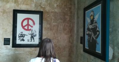 Banksy (polgárpukkasztó) alkotásai Kolozsváron (VIDEÓVAL)