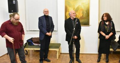 A hit erejével hitelesíteni a művészi indíttatást