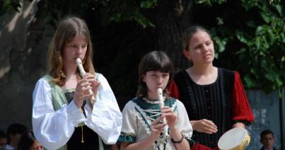 Keresik a megoldást a gyermekpénzre