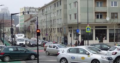 VIDEÓ - Továbbra is zsúfolt a forgalom a Szent György téren