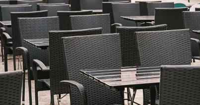 Szerbiában kinyithattak a vendéglátóhelyek belső helyiségei