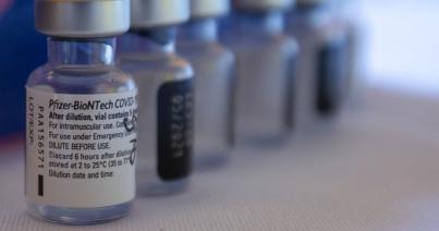 Újabb adag Pfizer-BioNTech vakcina érkezik az országba