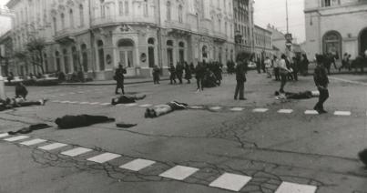Gyertyagyújtás és pannó az 1989-es forradalom hőseiért