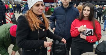 Eddig Viktória és leánya segítette a rászorulókat, most menekültté váltak