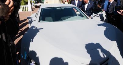 Kolozsváron gyártott elektromos autót vezetett (volna) Nicolae Ciucă