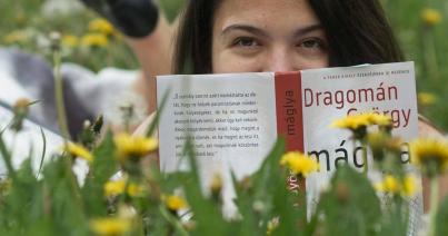 Brüsszeli könyvajánló: olvassuk a Máglyát és a Vár utcát