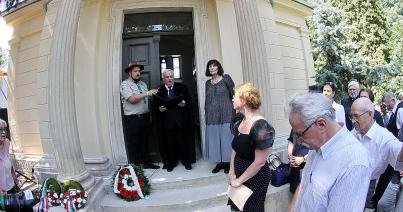 Átadták a Házsongárdi temetőben a felújított Bethlen-kriptát