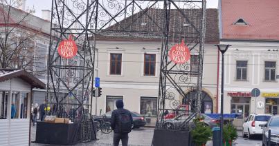 Feszültségek a karácsonyi vásár feliratozása miatt