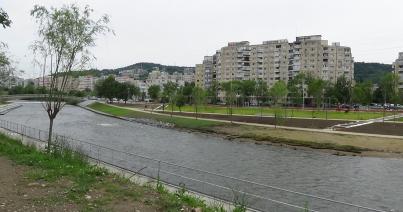VIDEÓ – Ilyen most a Szamos-part a Rózsák-parkjával szemben