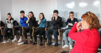 Humoros beszédóra: Amilyen az ajkunk izomtónusa, hát olyan az ánuszkánké is