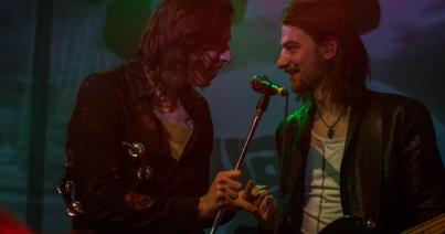 Ivan & The Parazol: „A művészetben mindig  a gyökerekből táplálkozol”