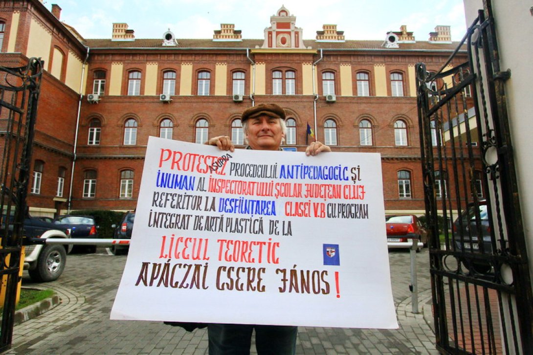 Sztrájkőrség az Apáczai képzőművészeti osztályáért