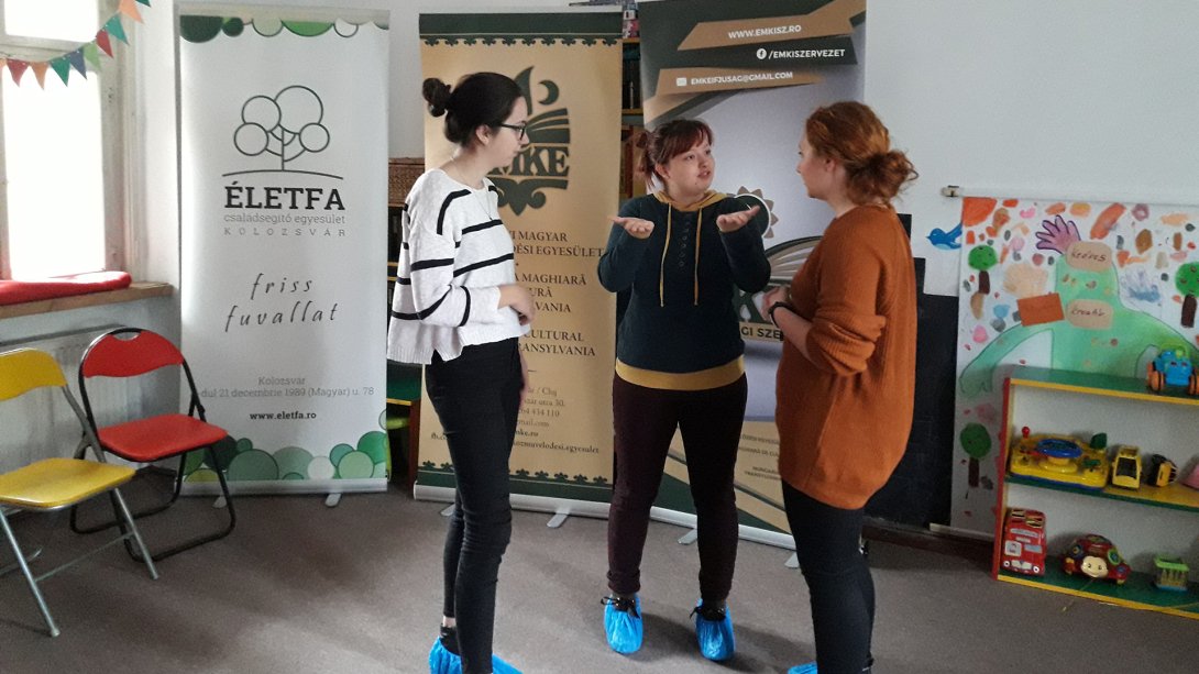 A teknős házáról kért tervrajzot a nyúl, kukacot szállított az énekesmadár