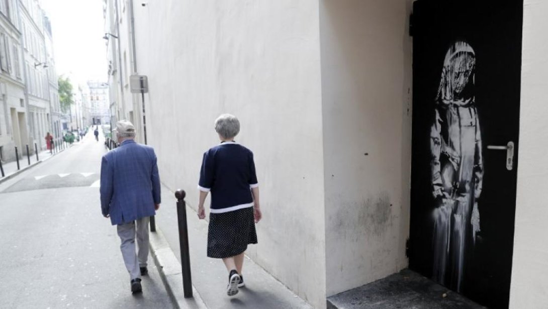 Ellopták Banksy graffitijét, amely a párizsi Bataclan-áldozatoknak állított emléket