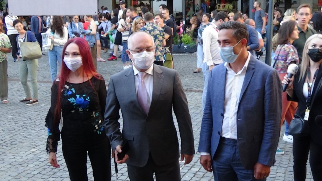 VIDEÓ - Gheorghiță és Boc megtekinti a TIFF oltóközpontot