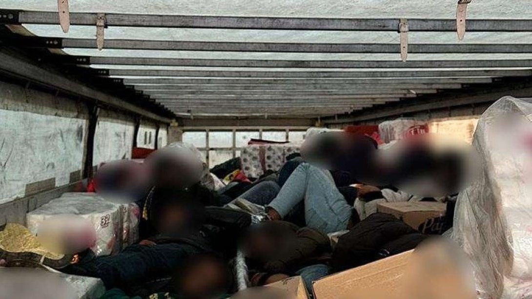 Távol-keleti migránsokat Európába hozó embercsempész-hálózatot számoltak fel Romániában